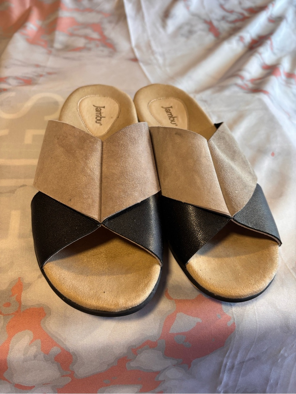 Jambu Women's Tan and Black Crossover Slide Sandals